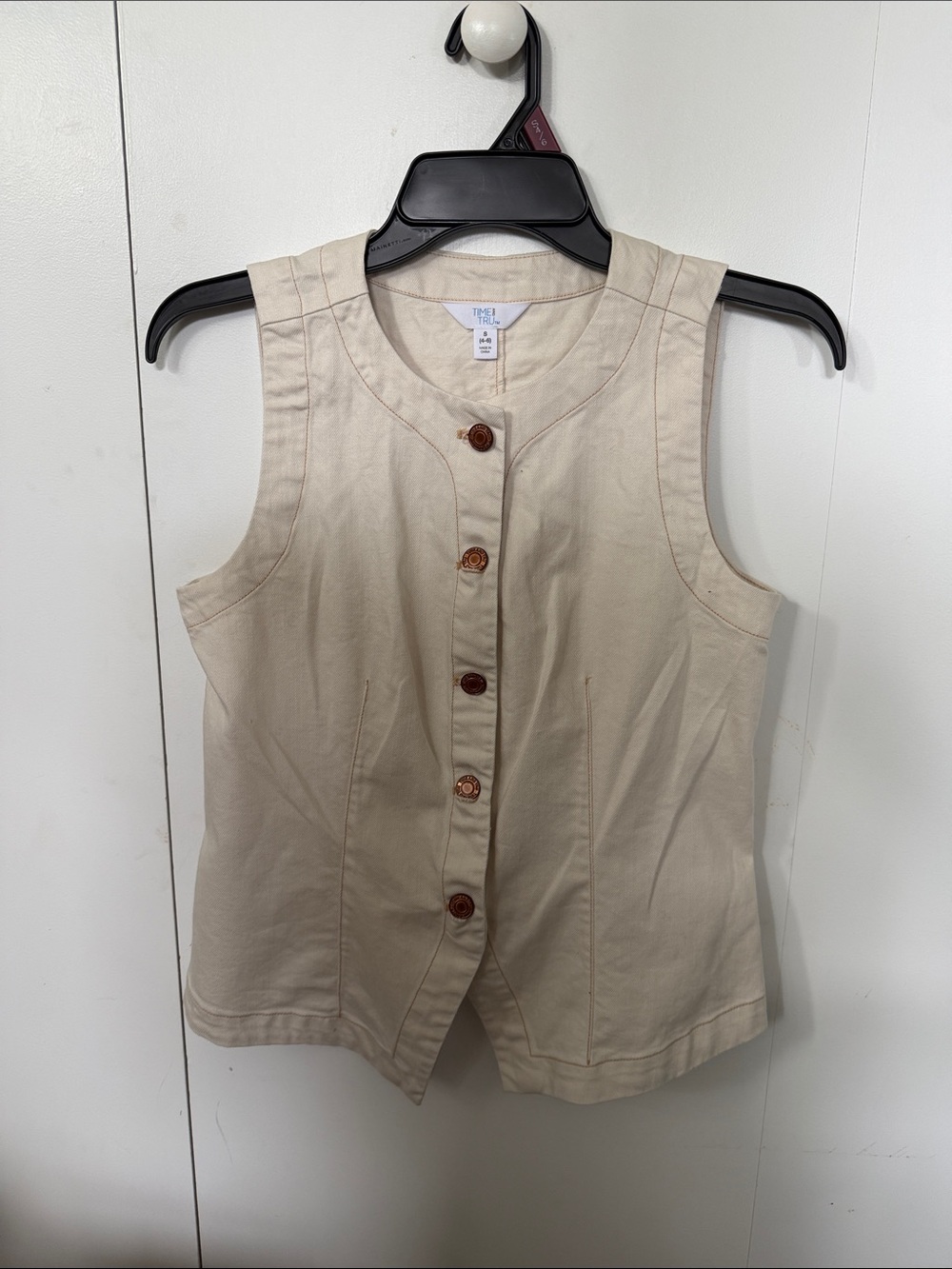 Time and Tru Sleeveless Button-Front Cream Tank